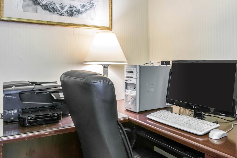 Clarion Inn & Suites Indianapolis Northwest 42/55