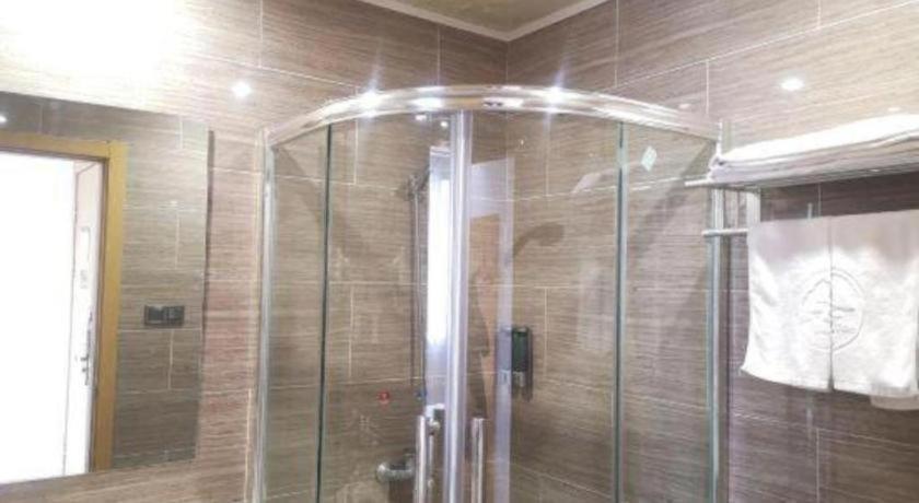 GreenTree Inn Express Shanghai Baoshan District Youyi Road Metro Station 32/46