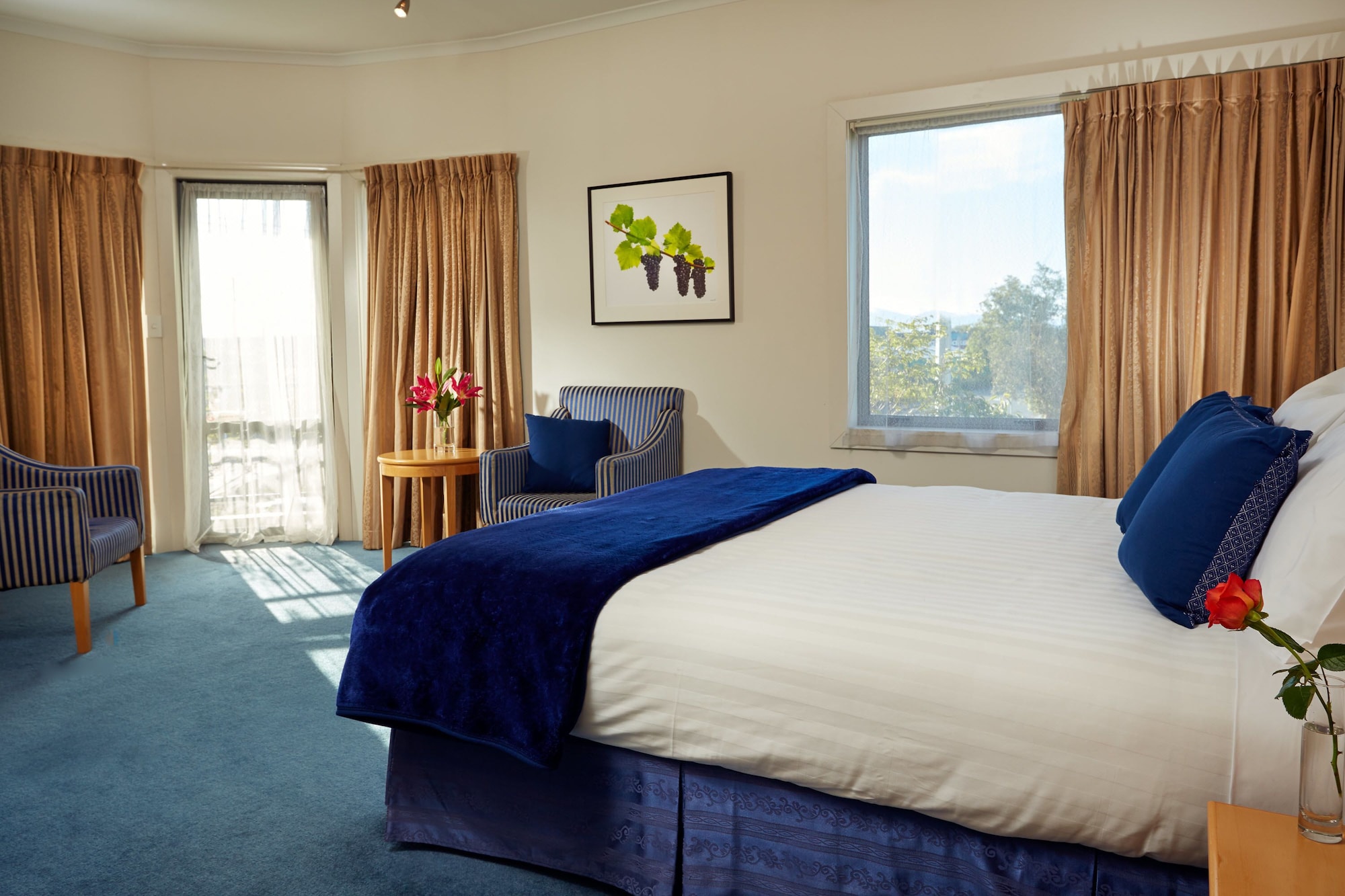 2 BEDROOMS, SUITE, KING AND QUEEN AND TWIN BEDS, PARK VIEW