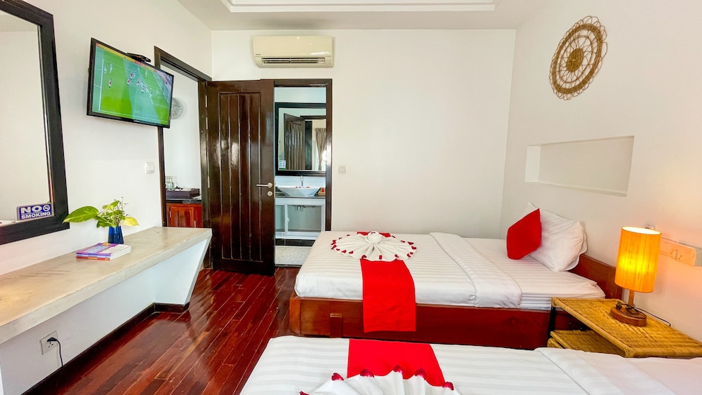 Super, Family, Twin Beds, King Bed, Pool View, Balcony