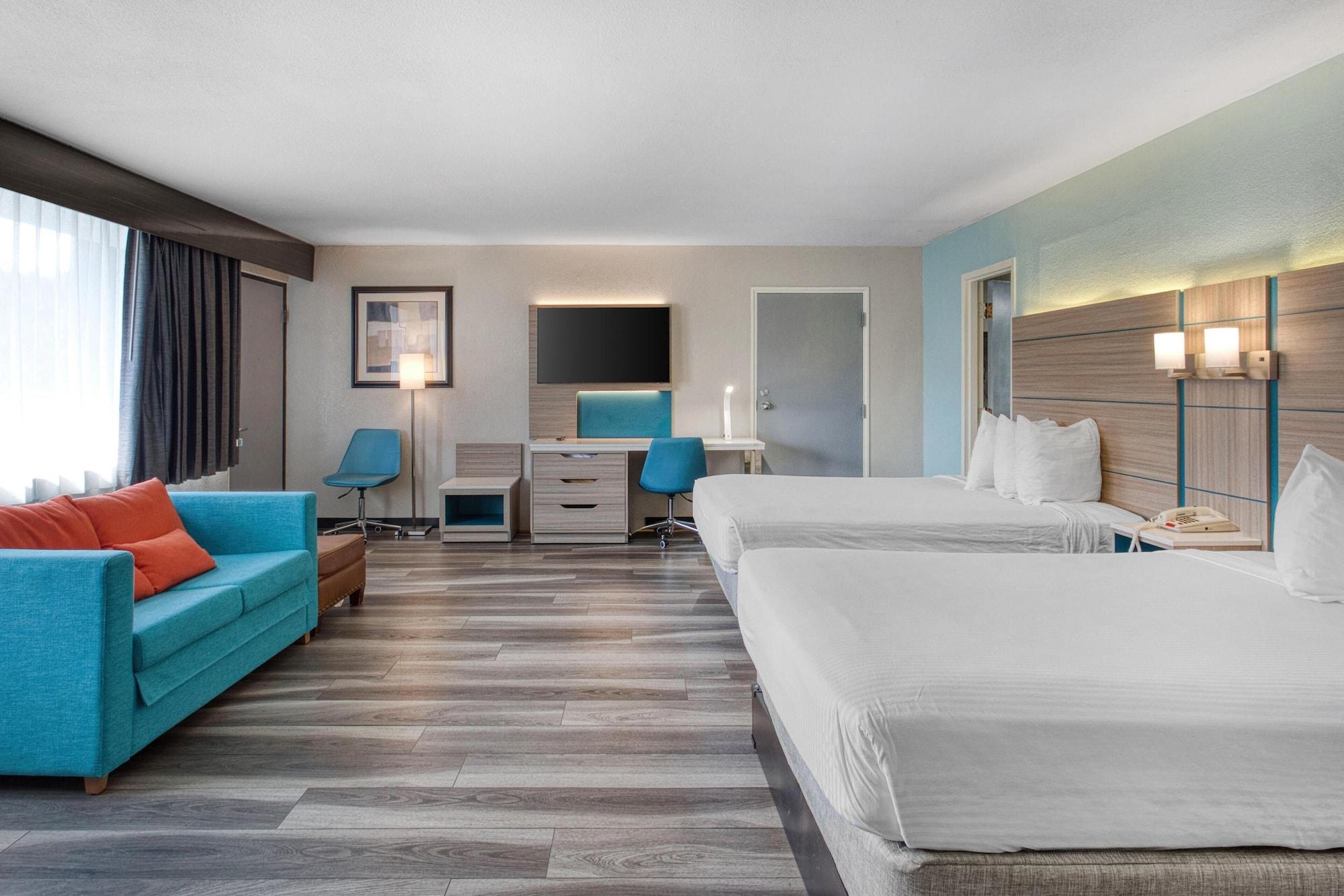Standard, Multiple Beds, Sofa
