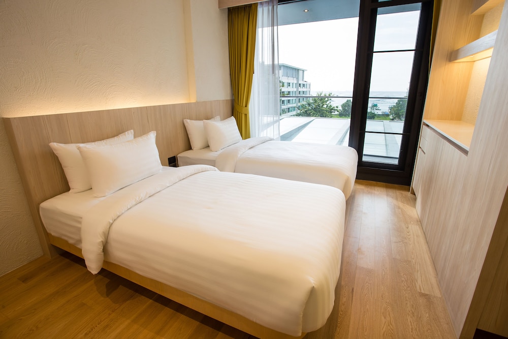 Balcony Seaside Sriracha Hotel Serviced Apartments 6/34