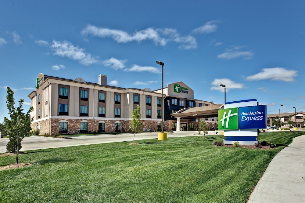 Holiday Inn Express Hutchinson 1/47