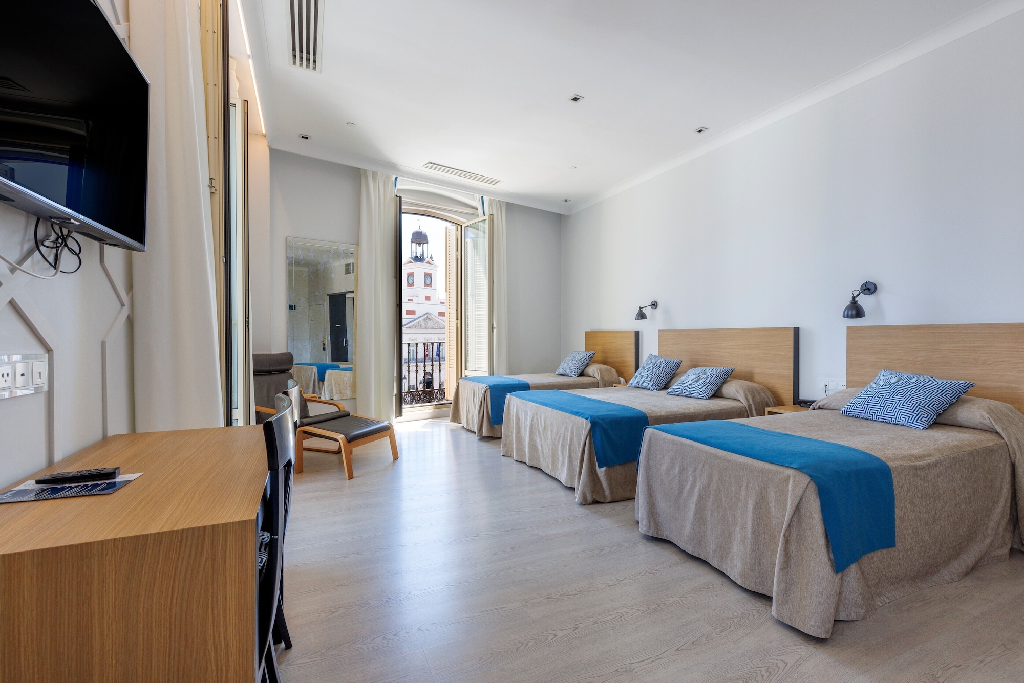 ROOM, QUADRUPLE, PUERTA DEL SOL VIEW