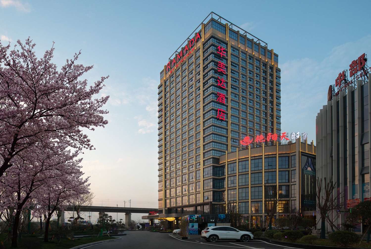 Ramada By Wyndham Wuhan North 2/13