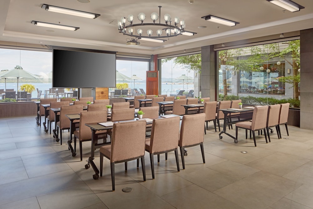 Two Seasons Coron Bayside Hotel 58/68