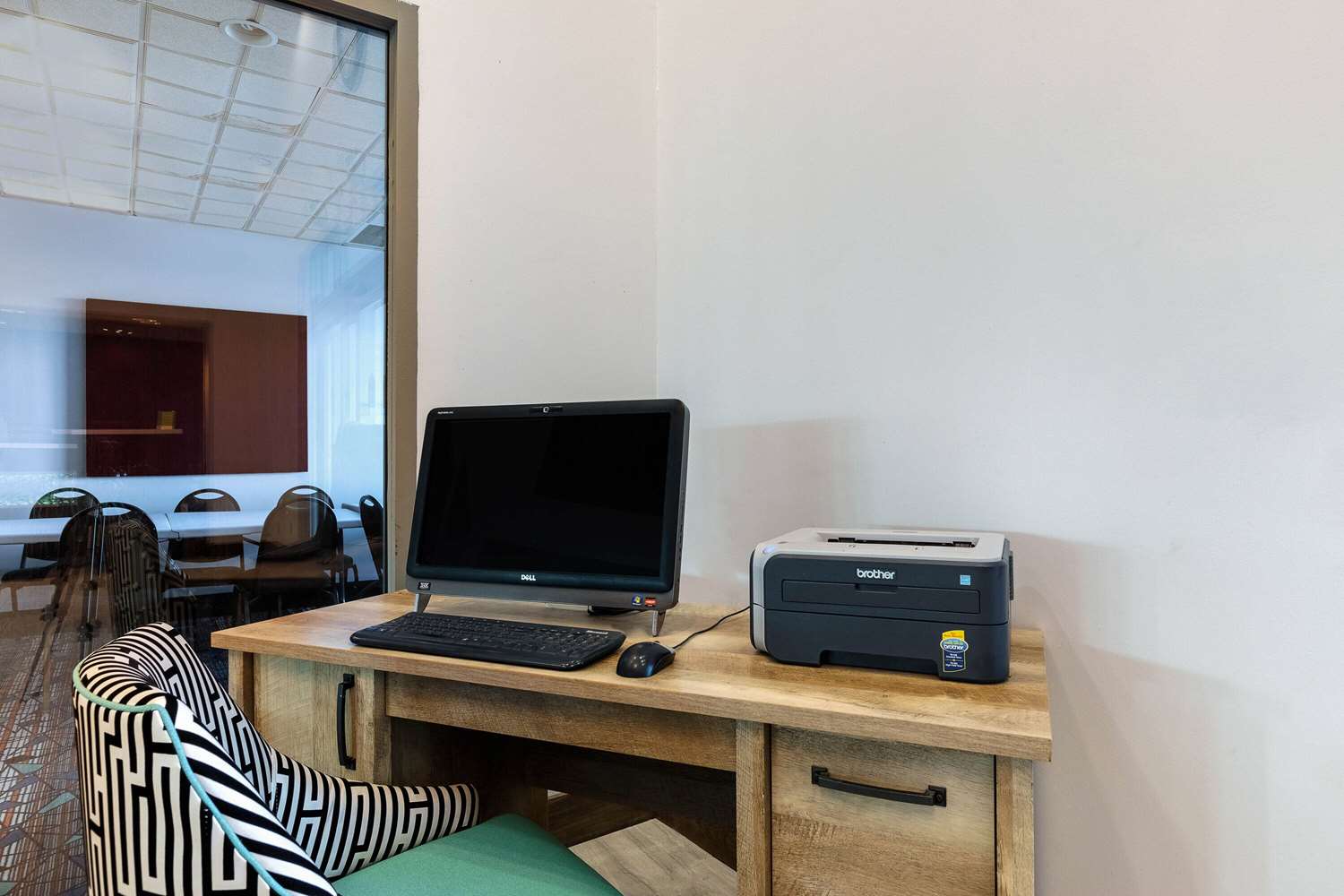 La Quinta Inn & Suites by Wyndham Omaha Airport Downtown 18/25