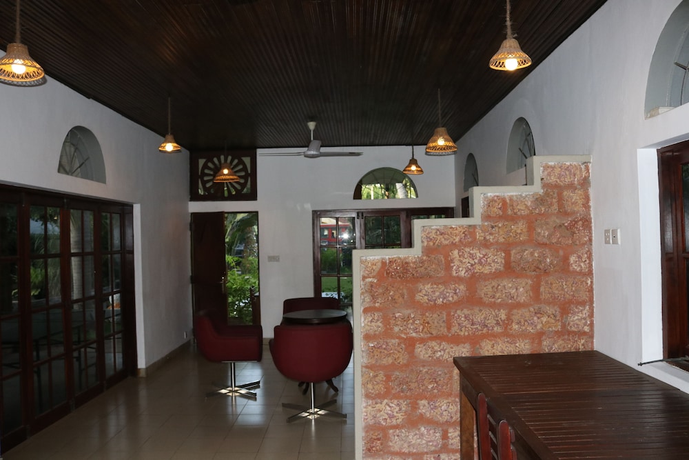 Pavana Hotel 4/63