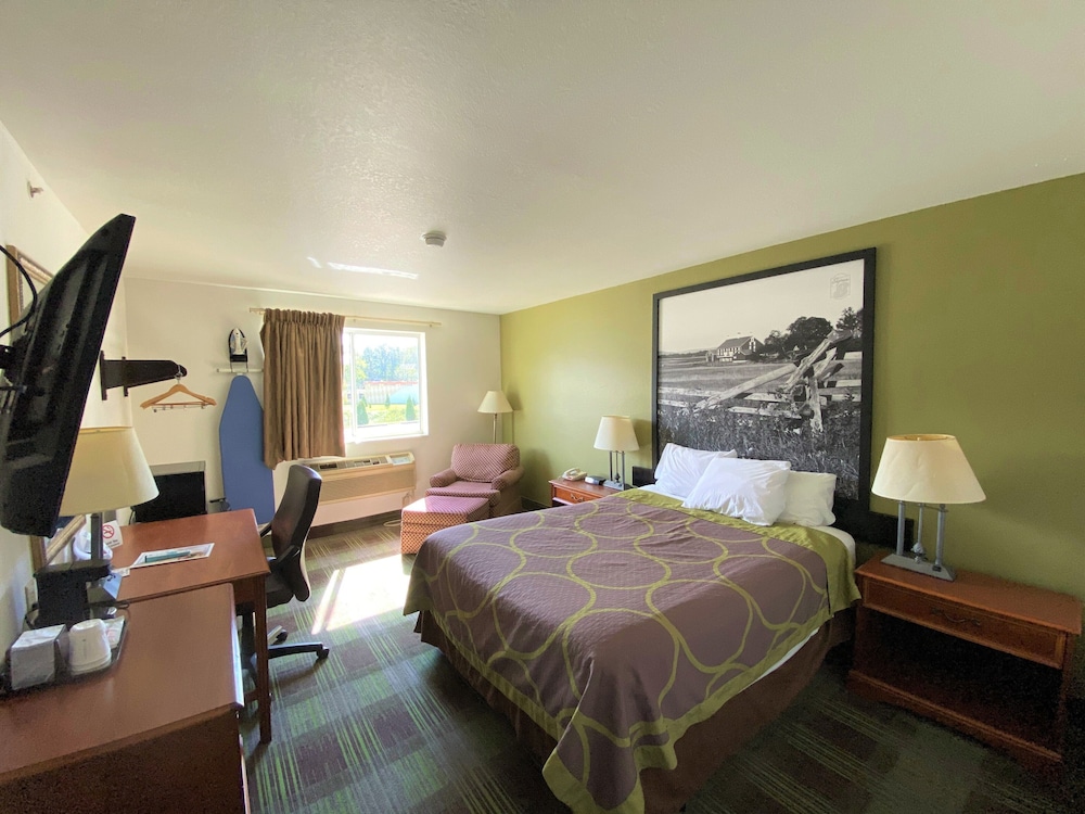 Super 8 by Wyndham Pittsburgh/Monroeville 25/47