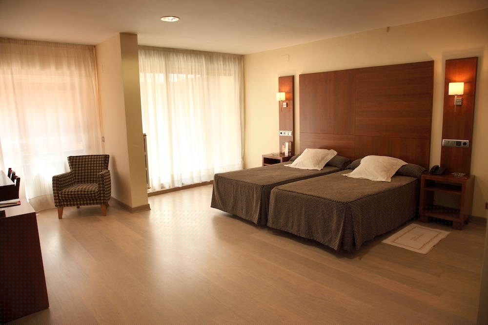 STANDARD, TRIPLE, 3 BEDS
