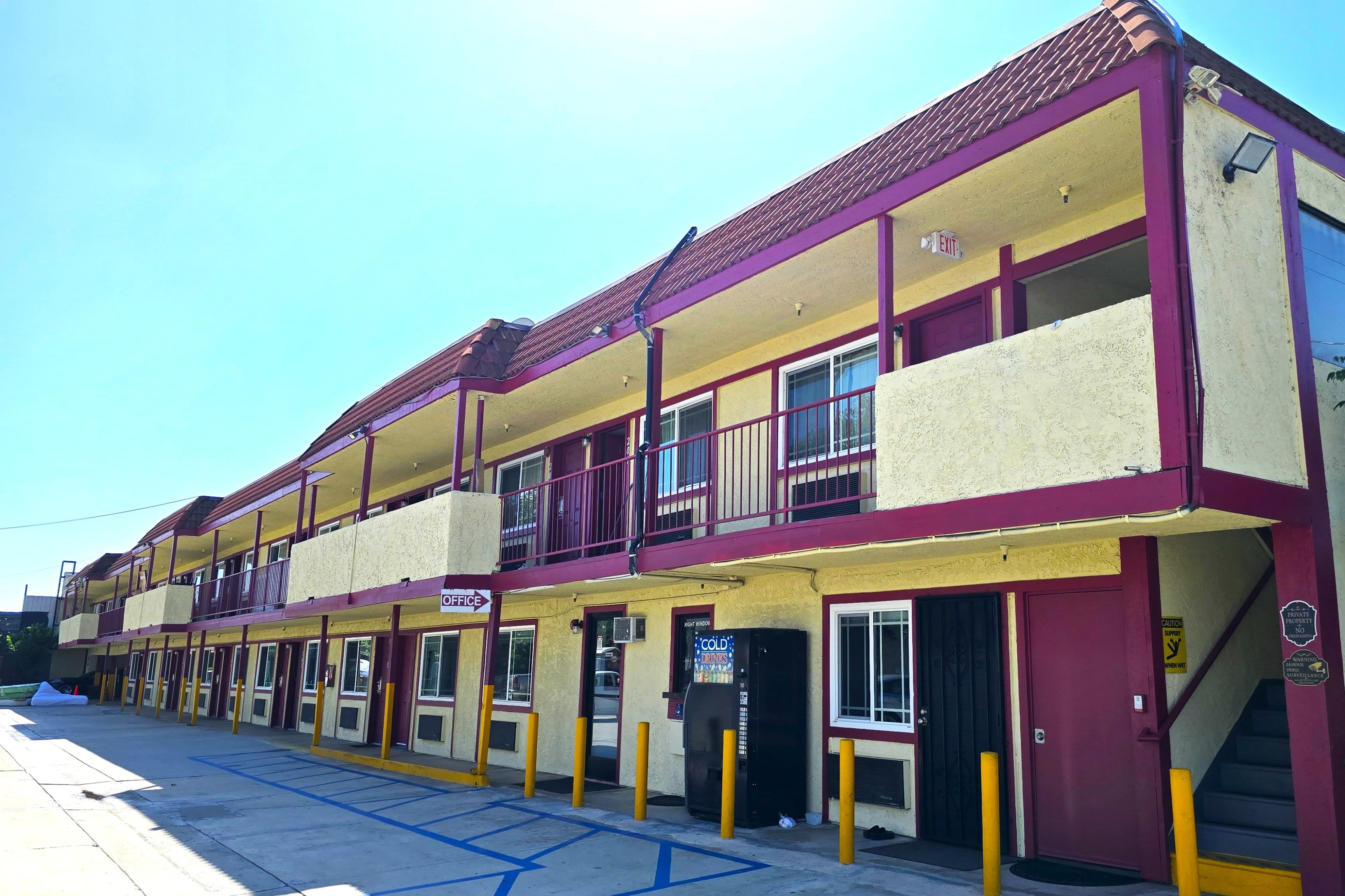 Century Motel 3/39