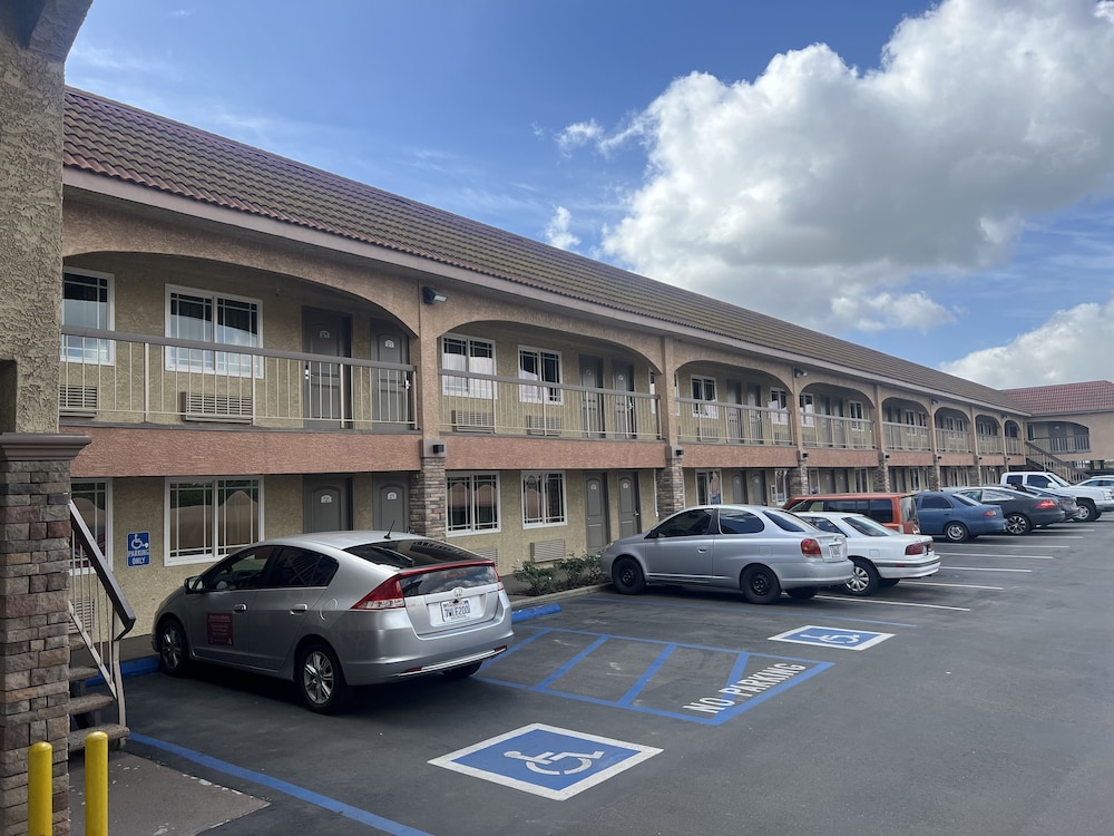 Industry Inn Amp Suites 49/60