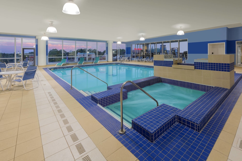 Wyndham Grand Fallsview Hotel 35/65