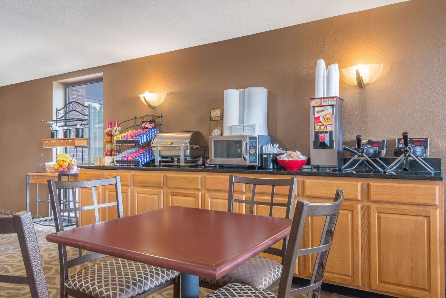 Ramada by Wyndham Columbus North 22/39