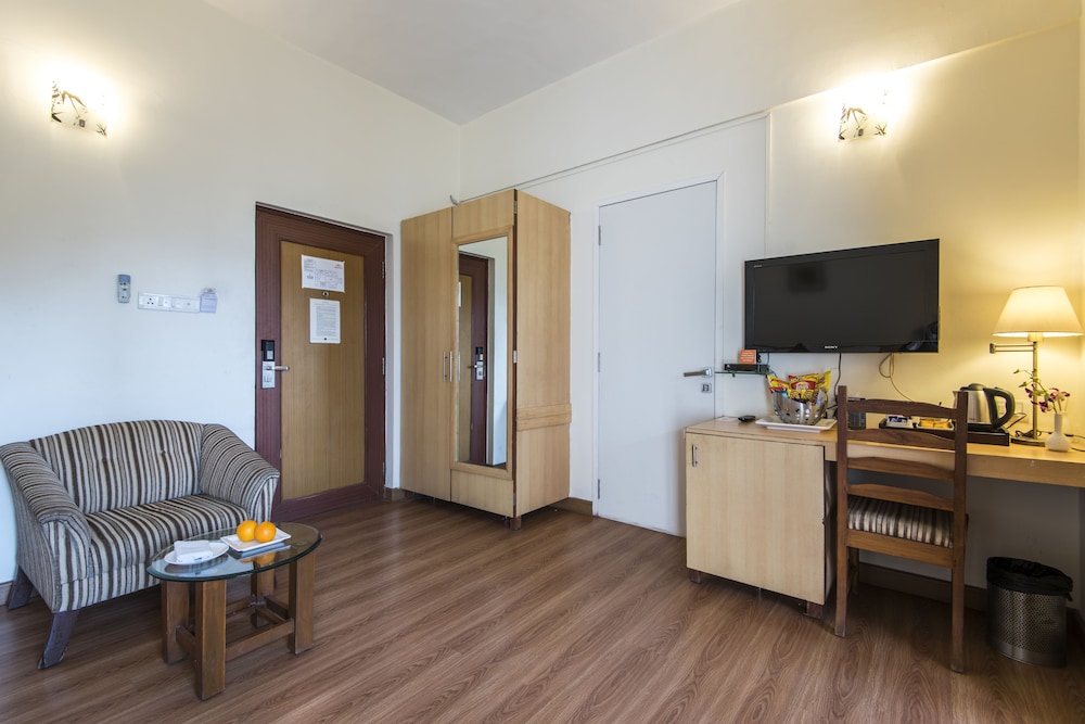 Phoenix Hotel 33/50