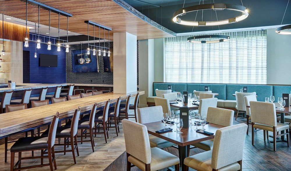 DOUBLETREE BY HILTON HOTEL CHARLOTTE 58/76