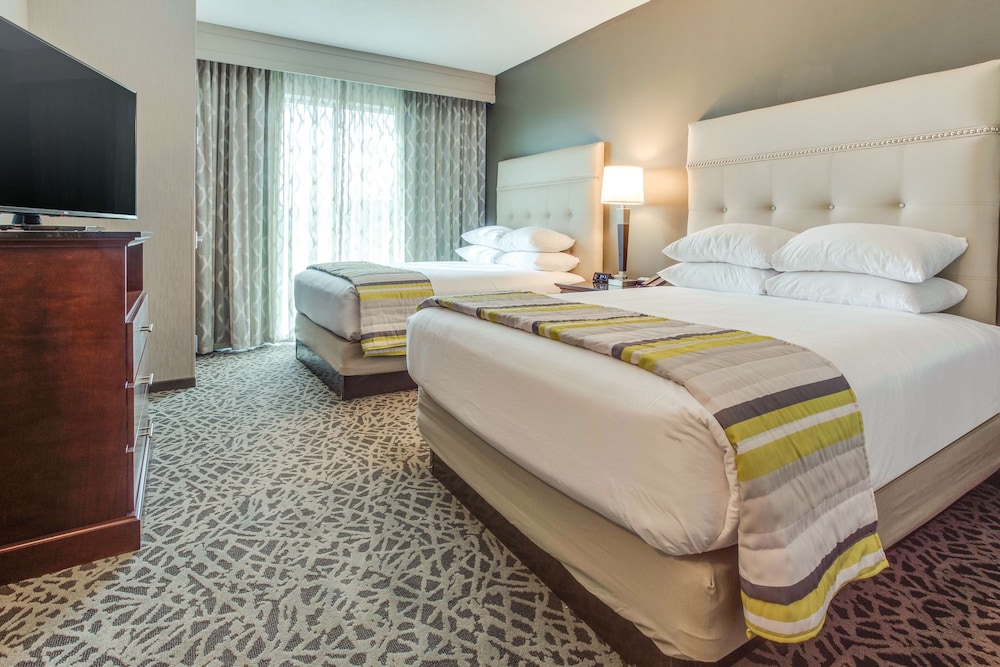 Drury Inn and Suites Huntsville at the Space and Rocket Center 4/37
