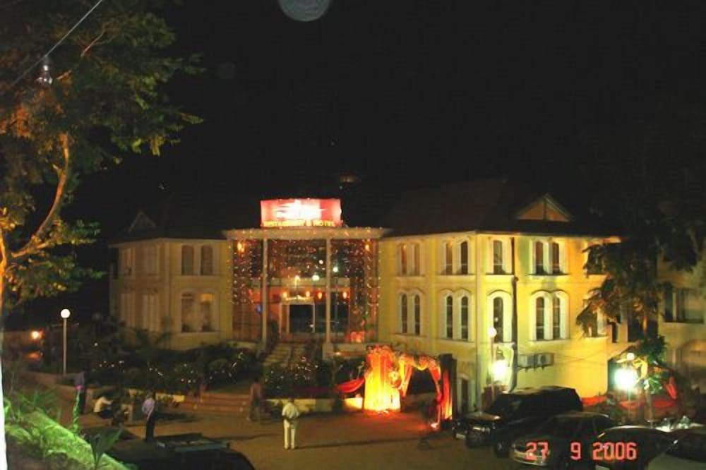 Riverside Resort 6/49