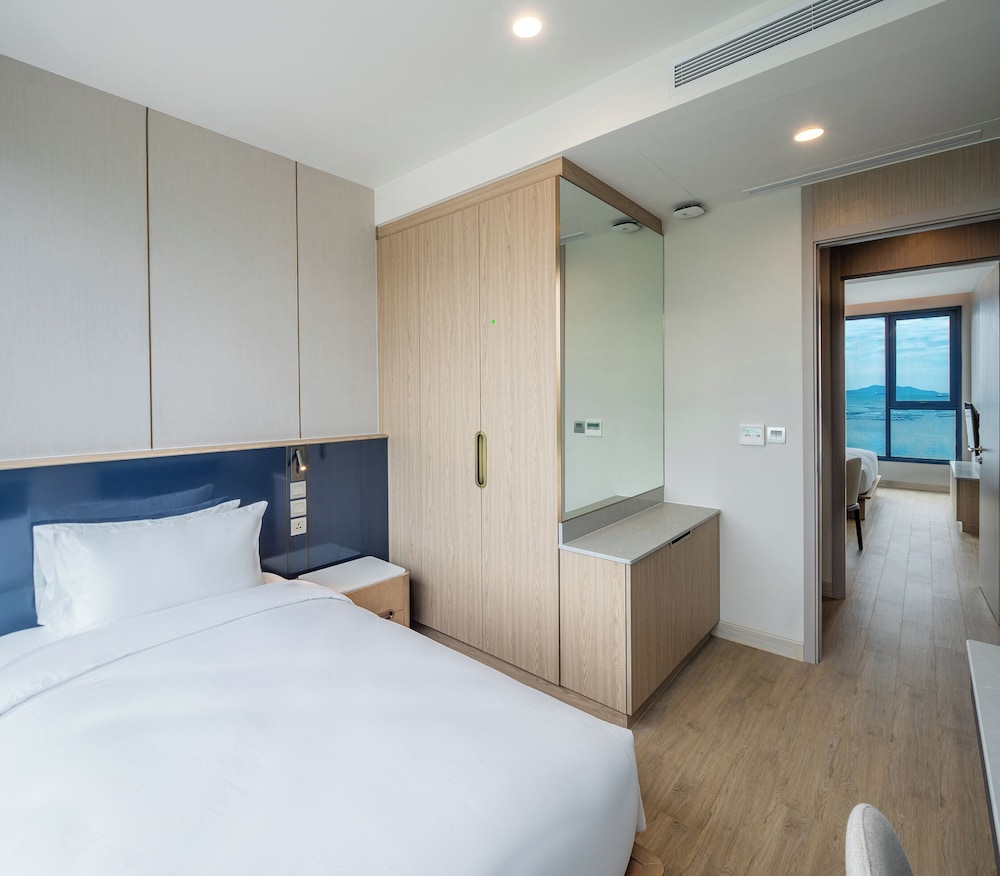 2 BEDROOMS, SUITE
