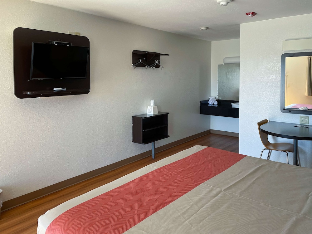 Motel6 Cameron, MO 18/29