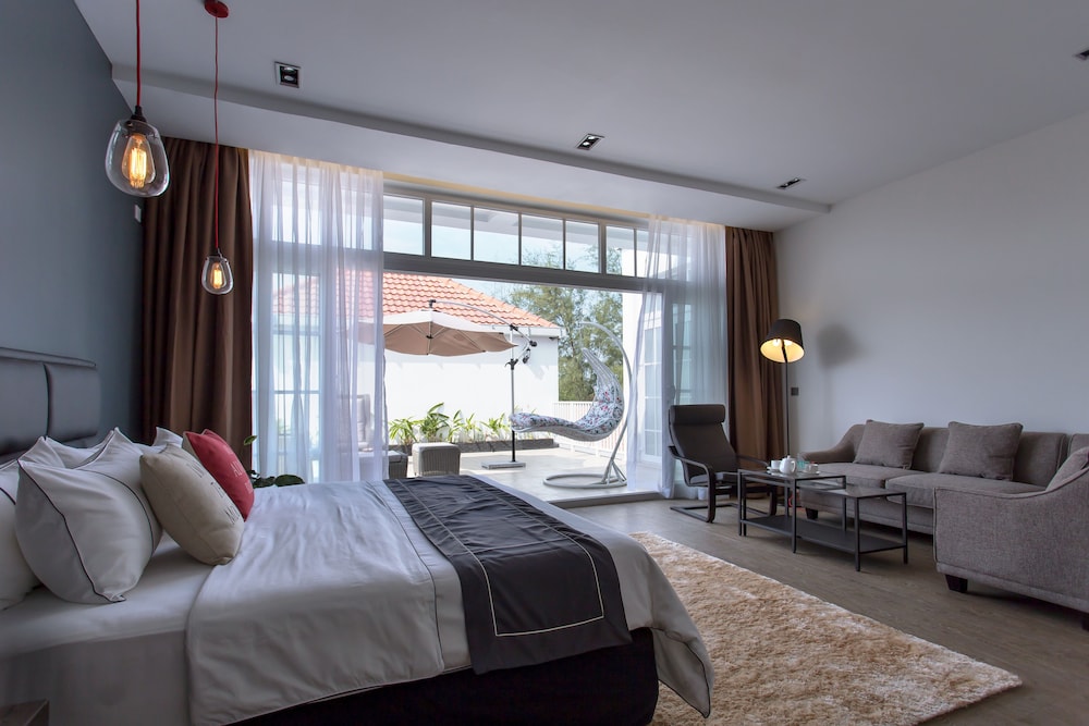 White Boutique Hotel and Residences 55/72