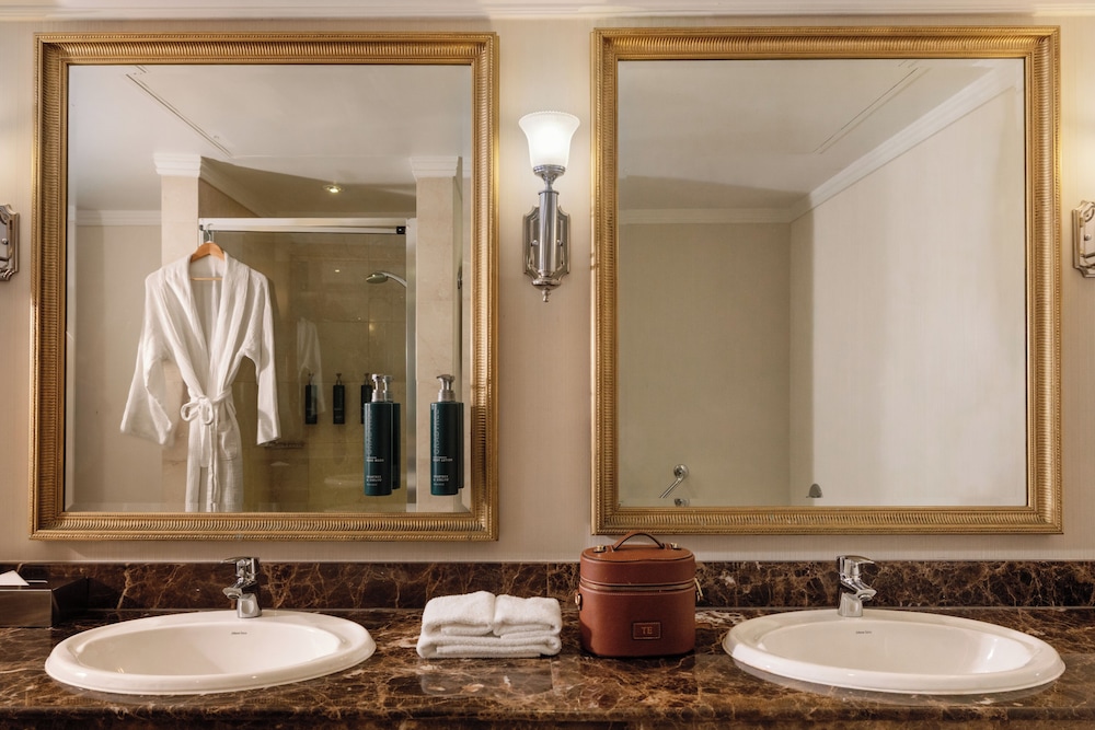 Junior Suite, King Bed, Lounge Access, Parmelia Hilton 4/5