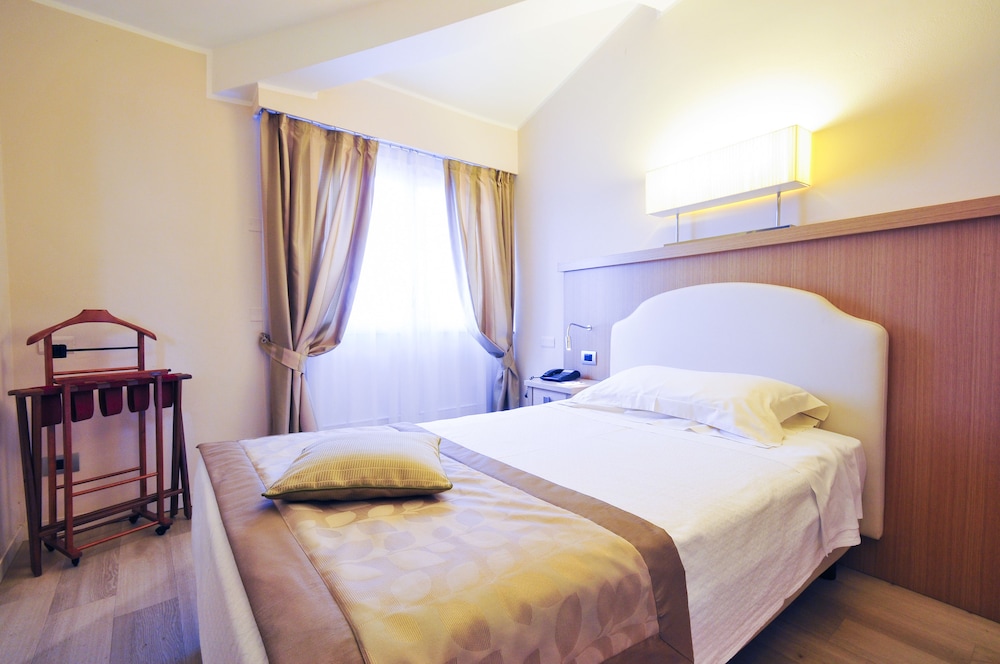 DELUXE, SINGLE, BALCONY