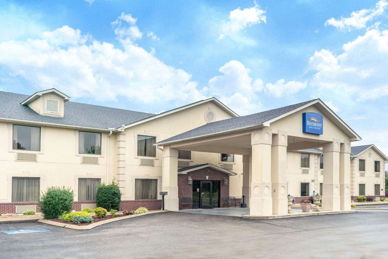 Baymont by Wyndham Albany, KY 2/34