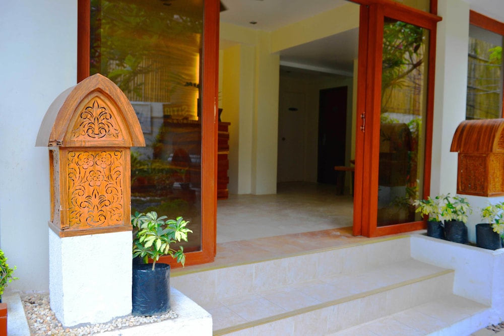 THE SITIO VILLAS AND SUITES 8/34
