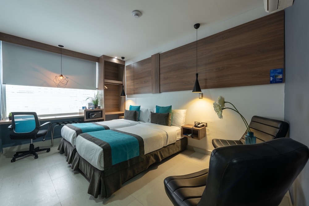 HOTEL BLUE CONCEPT 32/65