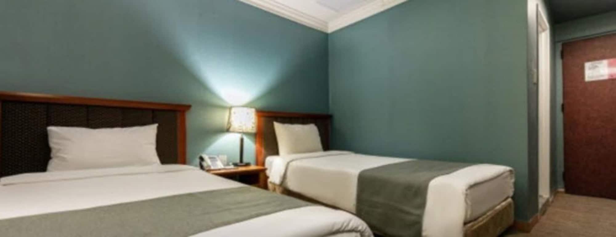 Prime Tourist Hotel 28/56