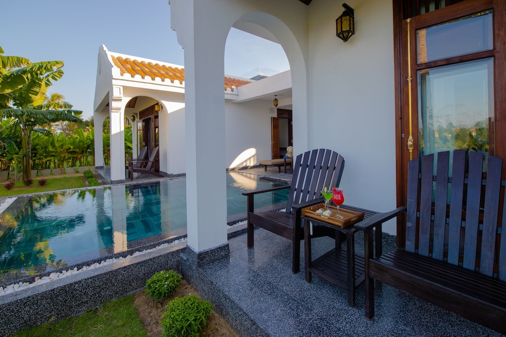 swimming pool spa