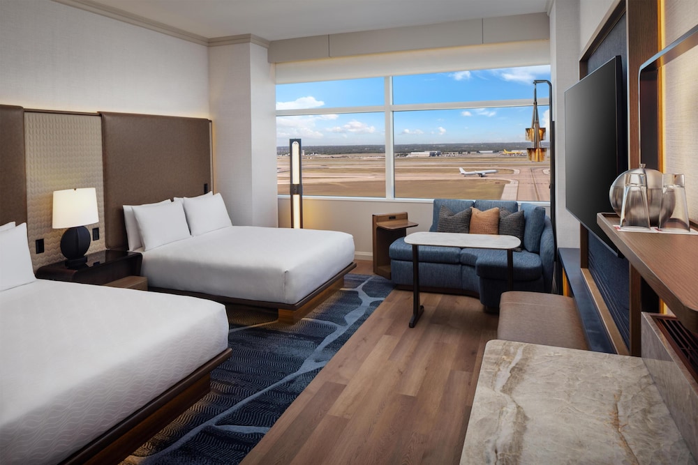 Grand Hyatt DFW 21/64