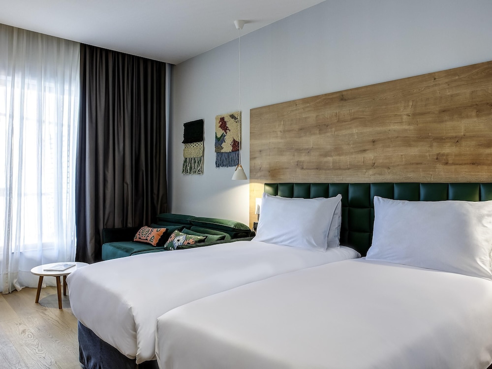 SUPERIOR, TWIN BEDS, BALCONY