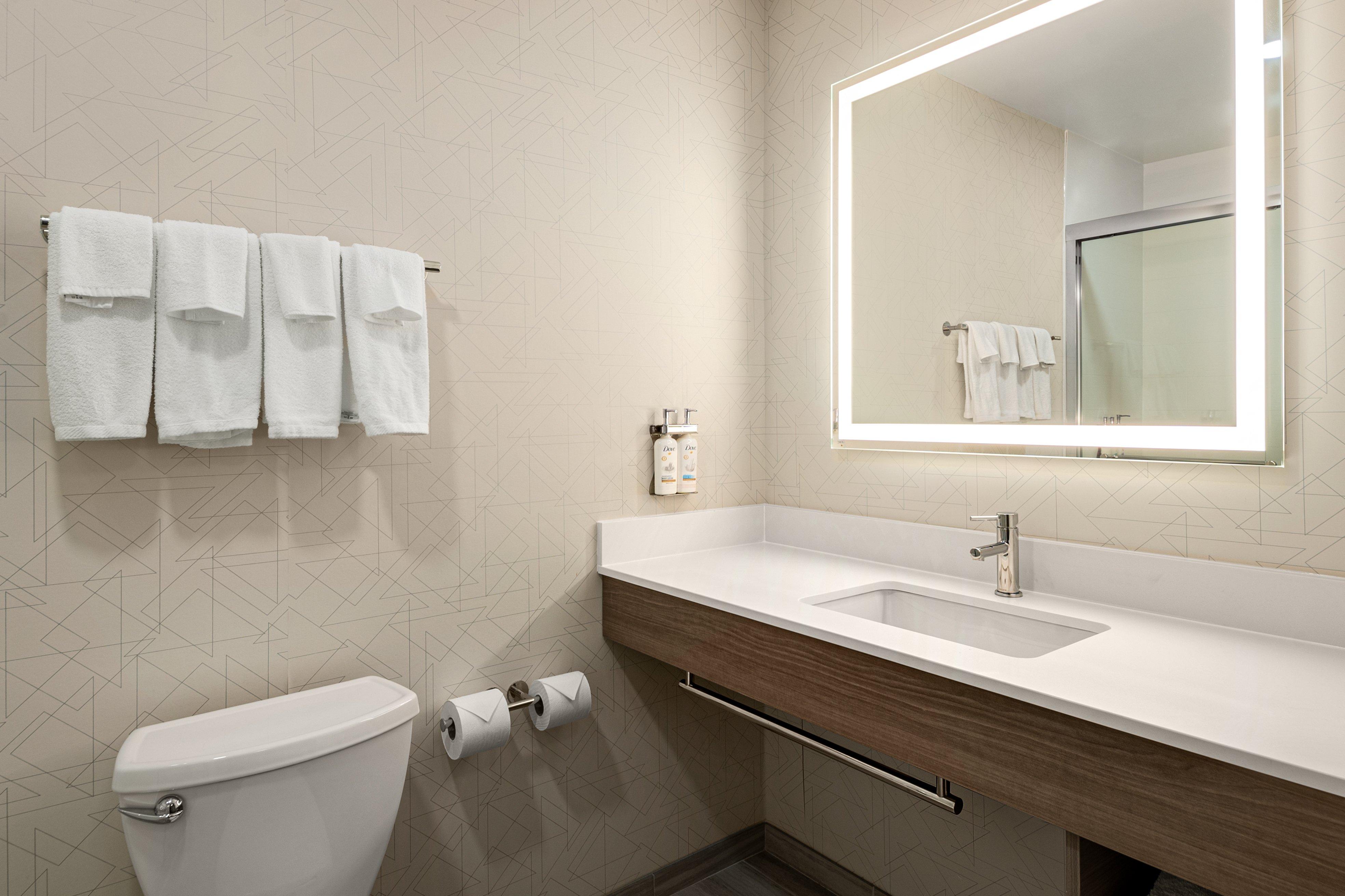 Room, King Bed, Holiday Inn Express Richmond by IHG 7/8