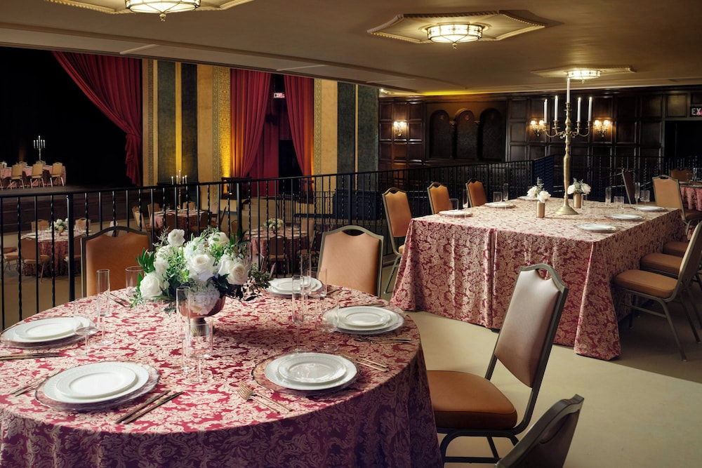 AC Hotel by Marriott Detroit at the Bonstelle 38/54