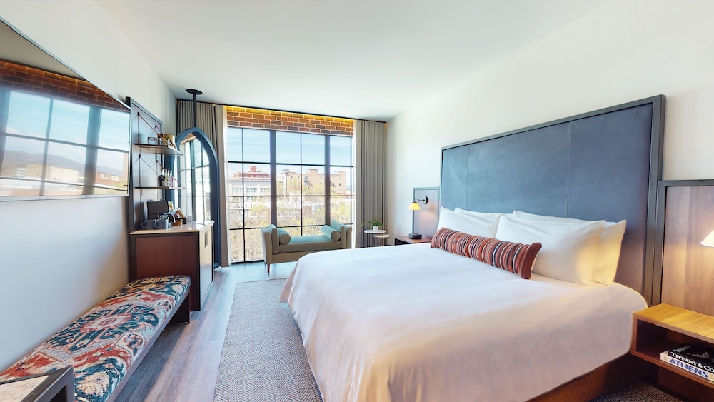 STUDIO, SUITE, KING BED, ACCESSIBLE