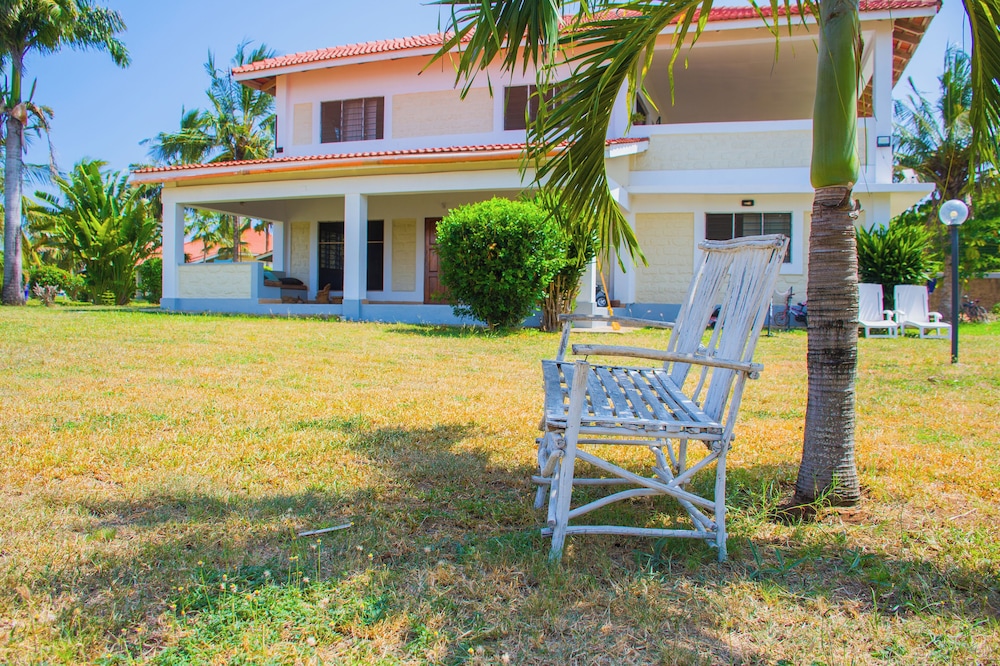 Doric Cottages Diani 37/50