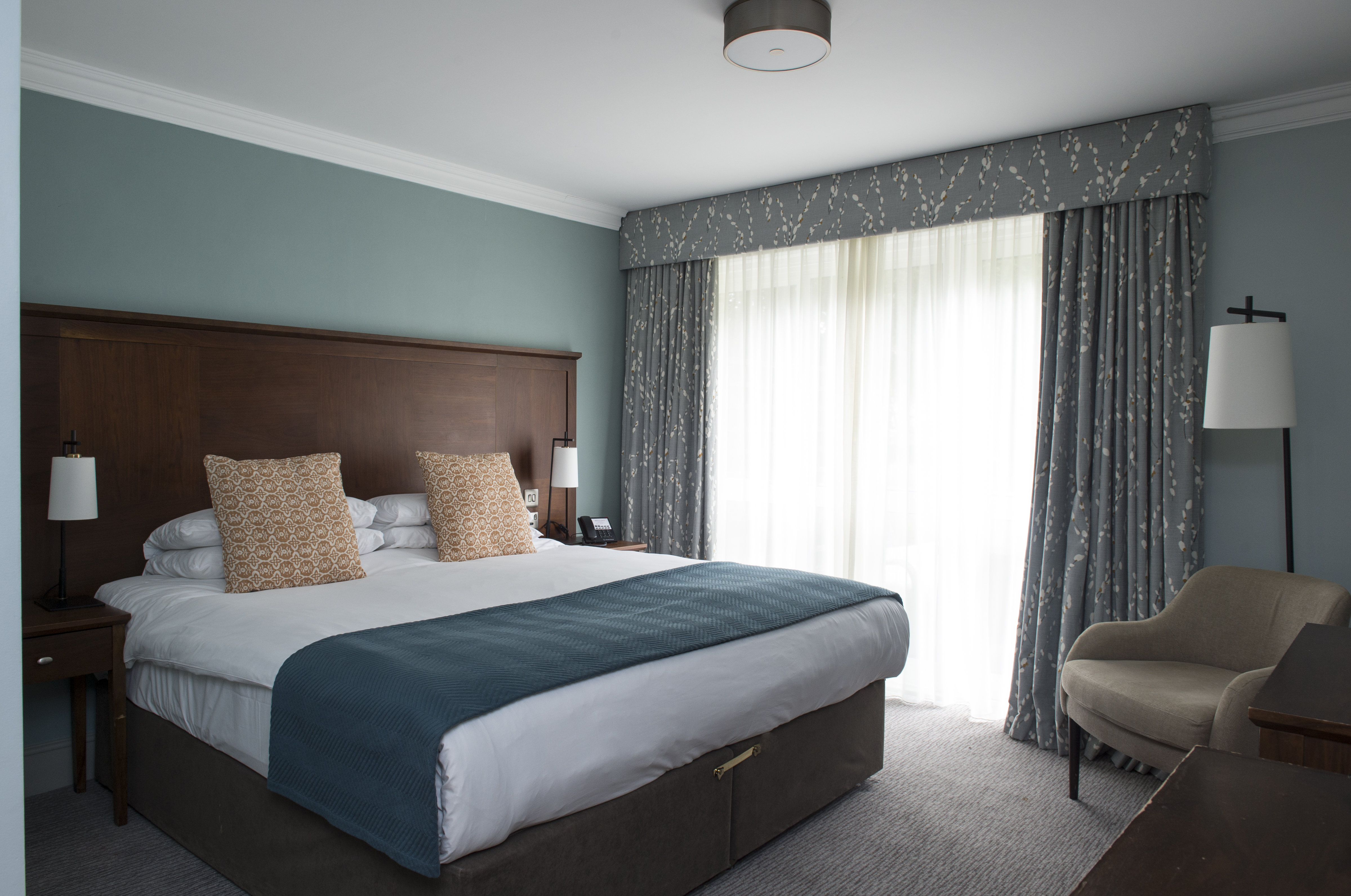 Bush Hotel Farnham 14/50
