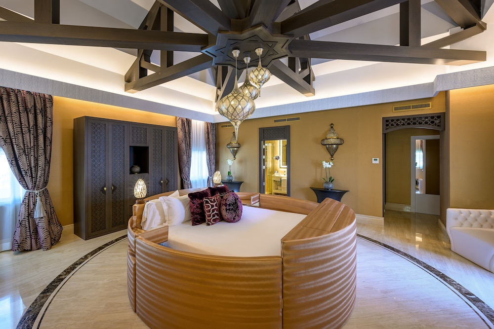 Crown, Suite, Single, King Bed