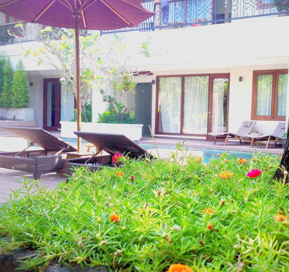 Seminyak Lagoon All Suites Hotel 35/47