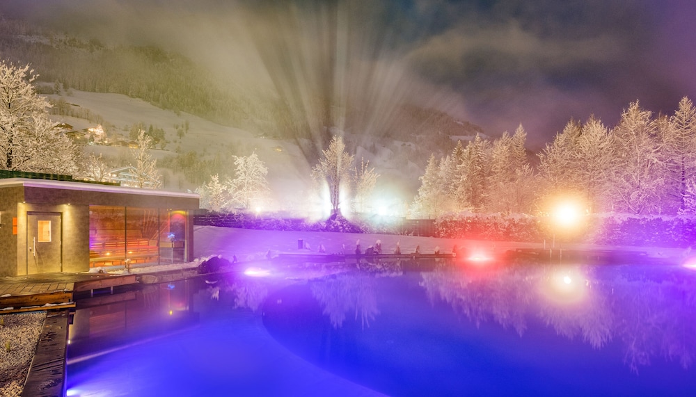 swimming pool spa