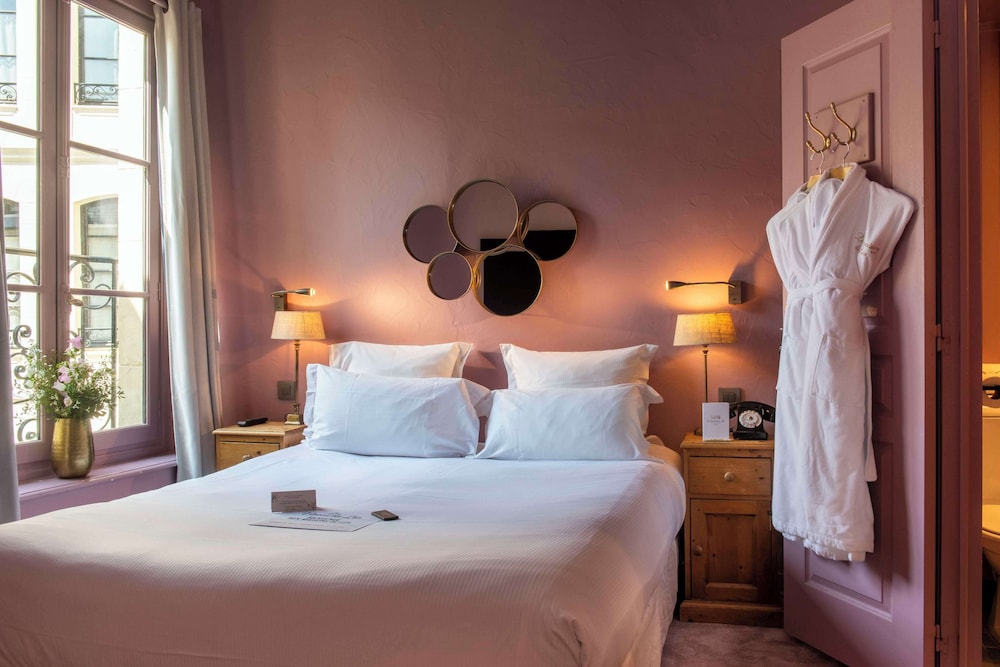 Charming, King Bed