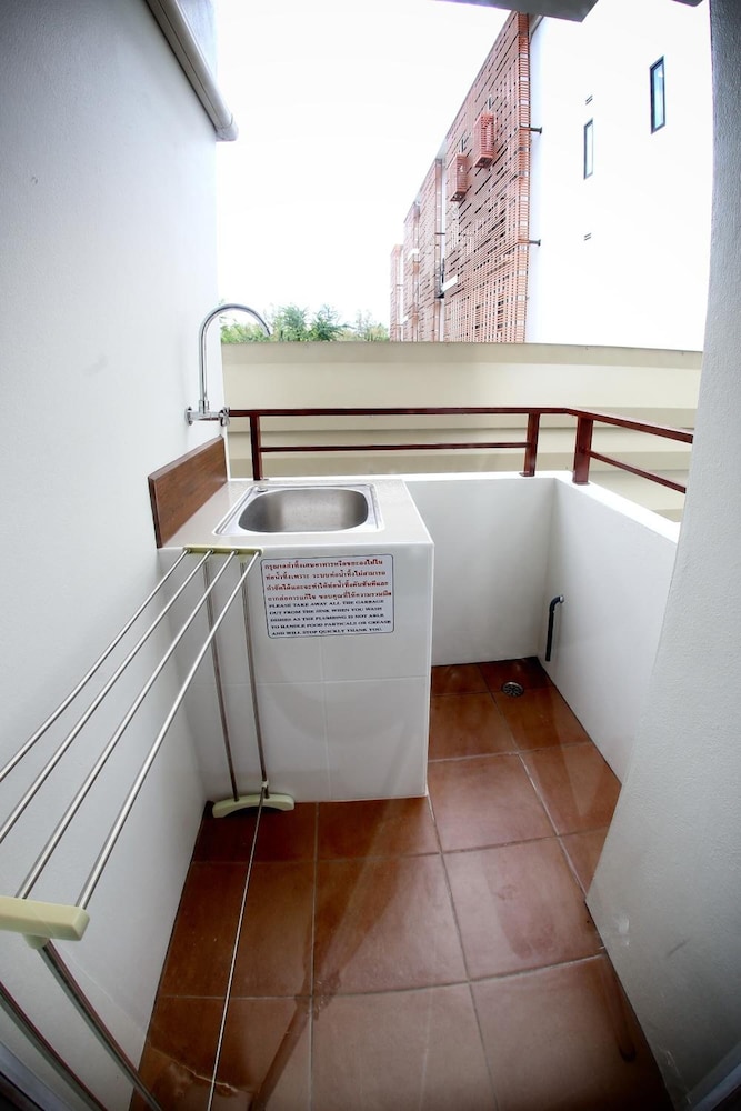 Sunshine Hostel Hua Hin photo2