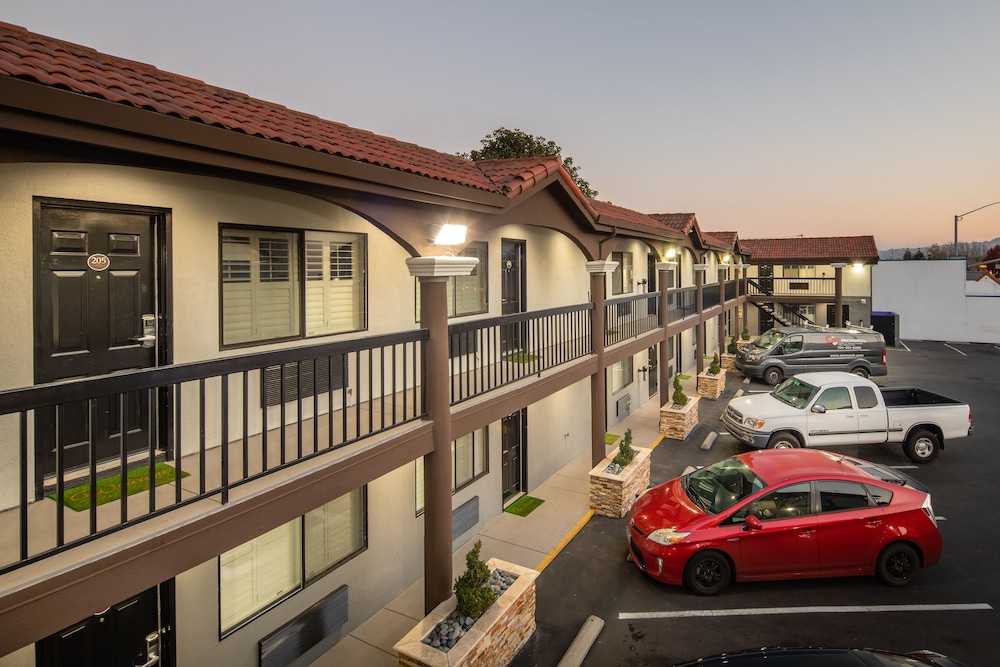 Bayhill Inn San Bruno 12/36