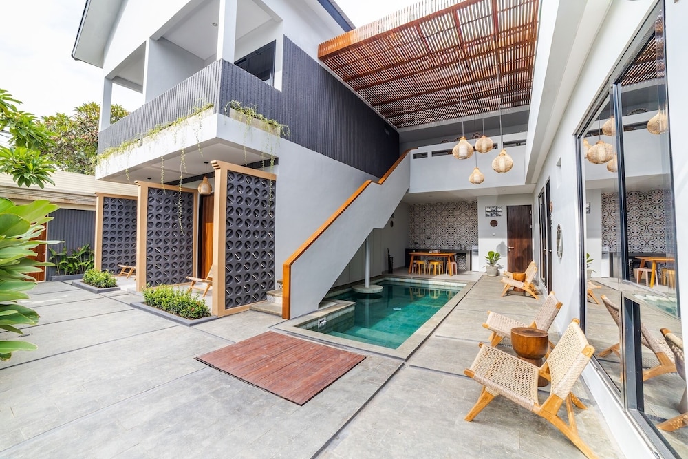 Padinis Villa & Coffee 68/77