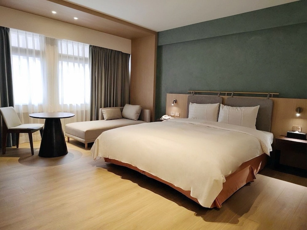 New Deluxe, King Bed