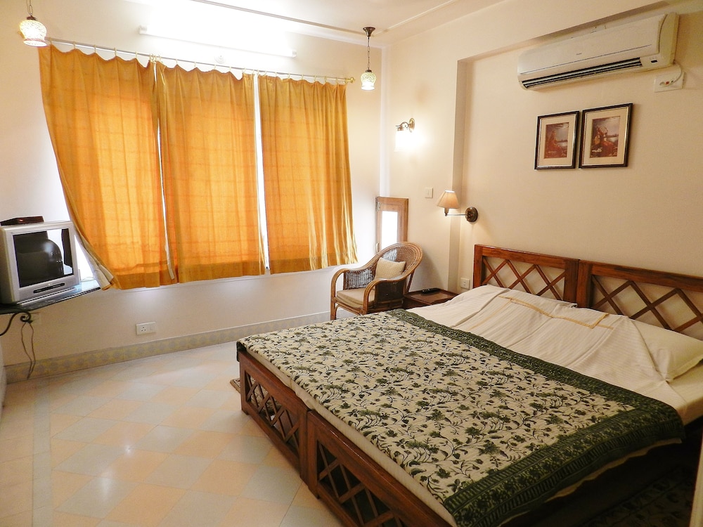 Om Niwas Suite Hotel 17/67