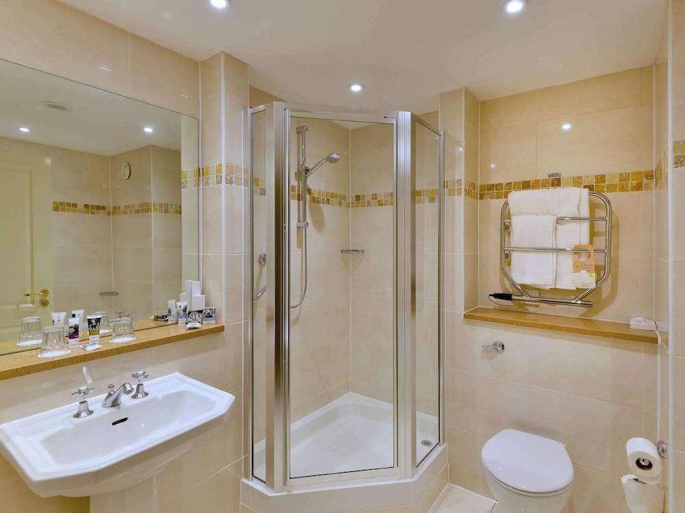 Mercure Manchester Norton Grange Hotel & Spa 69/70
