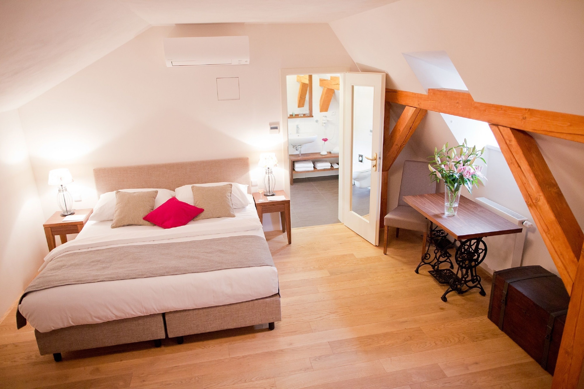 جناح جونيور بسريرين منفصلين بغرفة نوم واحدة، Hotel Golden Key Prague 3/10